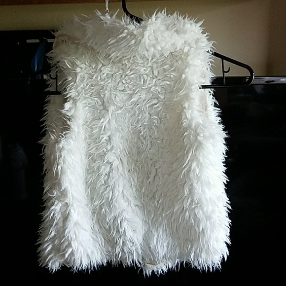 Furry vest sz Medium 7/8 - Picture 2 of 5
